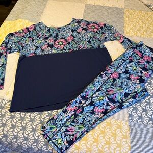 Lilly Pulitzer High Rise Crop Leggings AND Finn in High Tide Pineapple Paradise